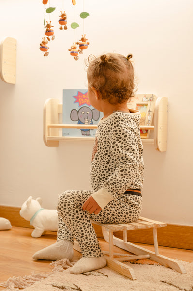Simple Montessori Wall Shelf