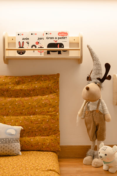 Simple Montessori Wall Shelf